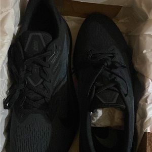Nike zoom Winflo 7s size 13 brand new.